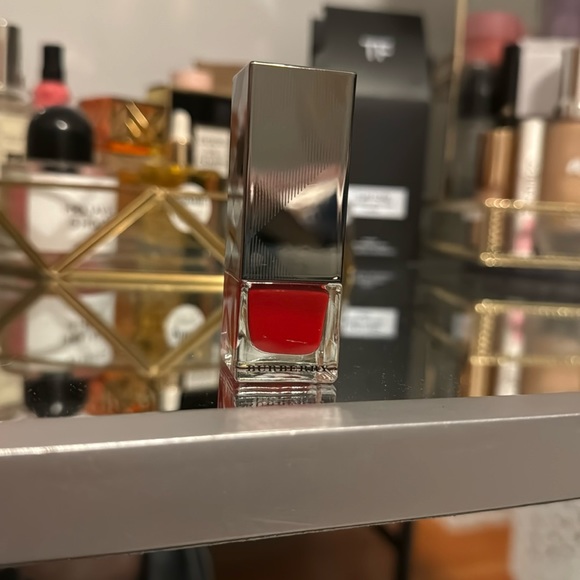 🎉2X HP🎉NWT Burberry Nail Polish - Military Red No. 300 - Picture 2 of 4